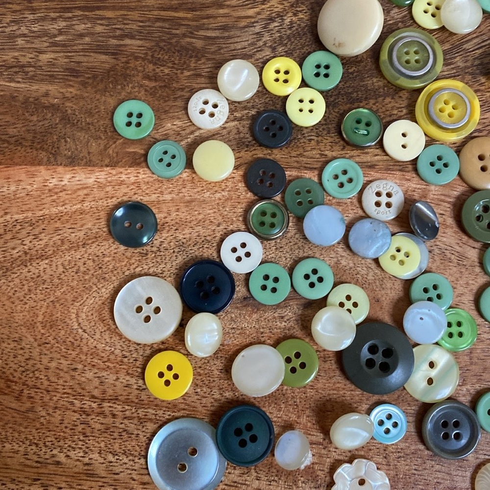 FINAL PRICE $10 Vintage Yellow Green Assorted Loose Buttons Sewing Clothing - Picture 3 of 7